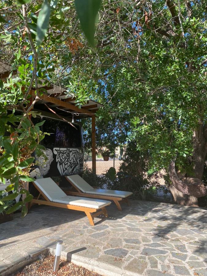 - Magic Bus - Hotel Klorakas Екстериор снимка
