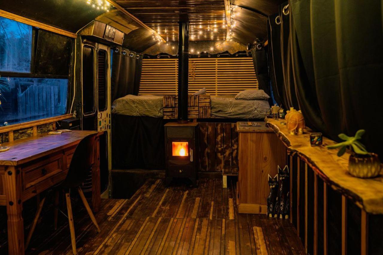 - Magic Bus - Hotel Klorakas Екстериор снимка