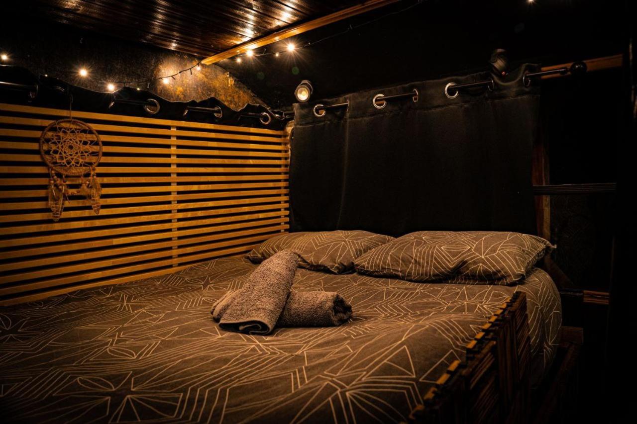- Magic Bus - Hotel Klorakas Екстериор снимка