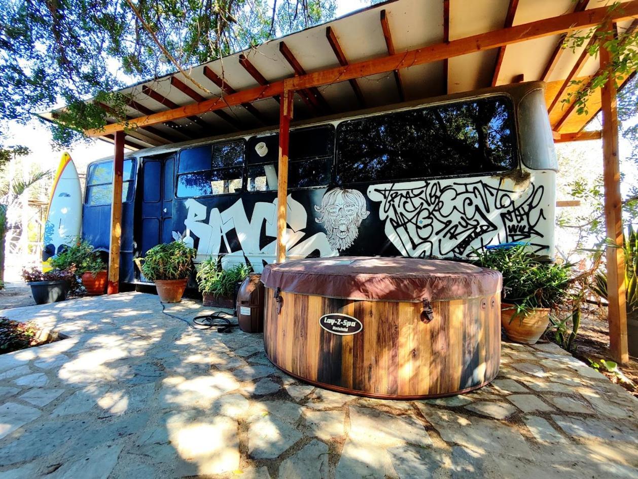 - Magic Bus - Hotel Klorakas Екстериор снимка