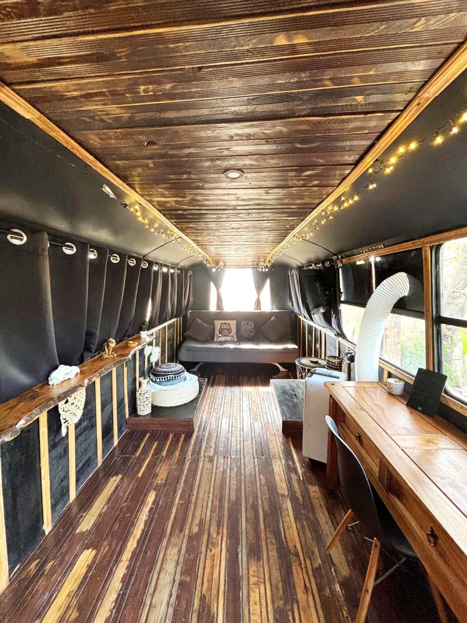 - Magic Bus - Hotel Klorakas Екстериор снимка
